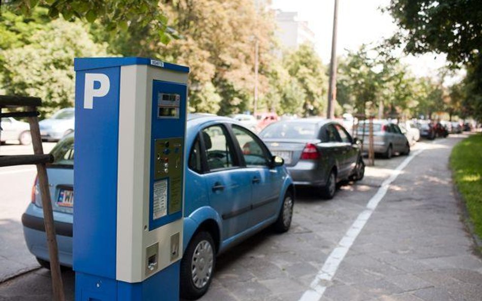 Wydzierżawianie miejskich nieruchomości na płatne parkingi - nieważne