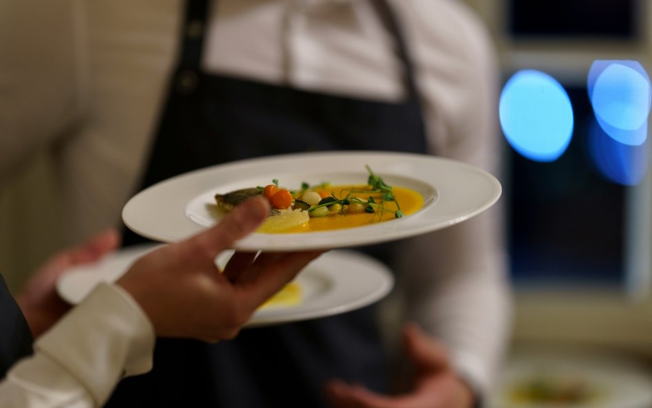 Zdecydowaną większość personelu restauracji założonej przez znanego brytyjskiego szefa kuchni stanow
