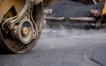 Prace drogowe stanowią kontynuację budowy sieci kanalizacyjnej realizowanej przy nowym osiedlu miesz