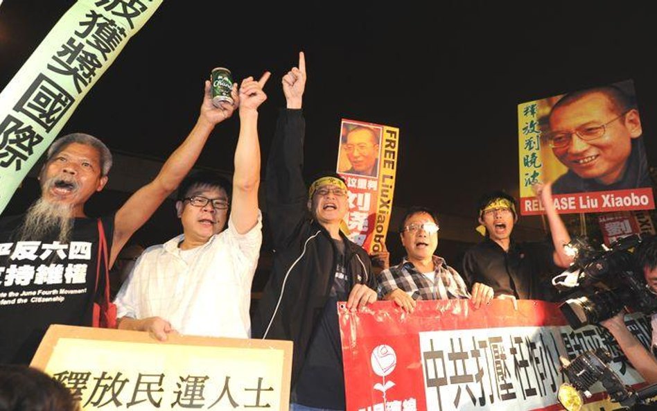 Hong Kong - demonstranci domagają się uwolnienia Liu Xiaobo