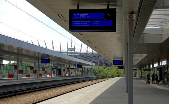 Dodatkowe dwie windy ułatwią przesiadkę na przystanku Warszawa Stadion, a jedna obsłuży peron tymcza