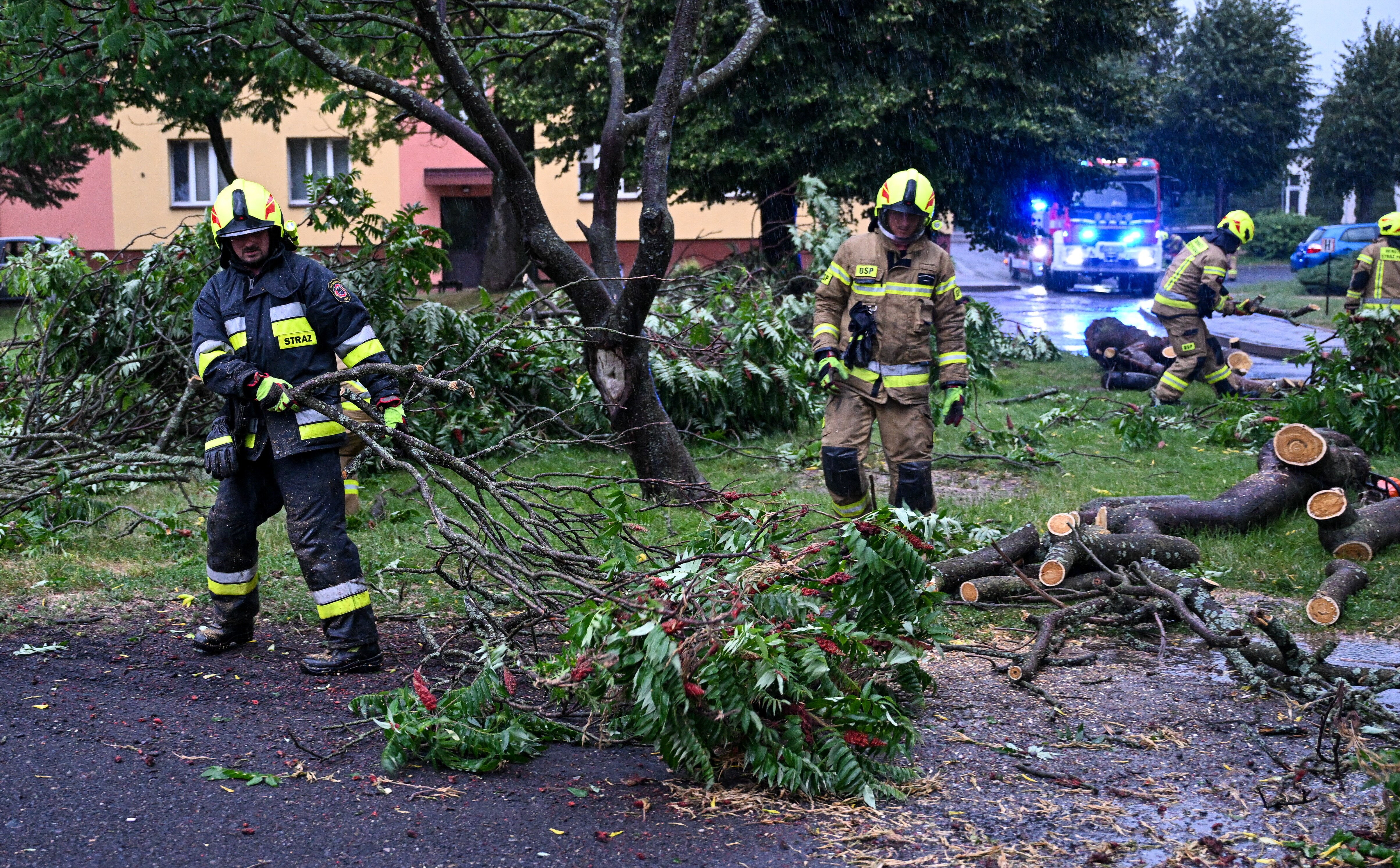 Wojsko już gotowe do pomocy. Skutki nawałnic widoczne na południu Polski