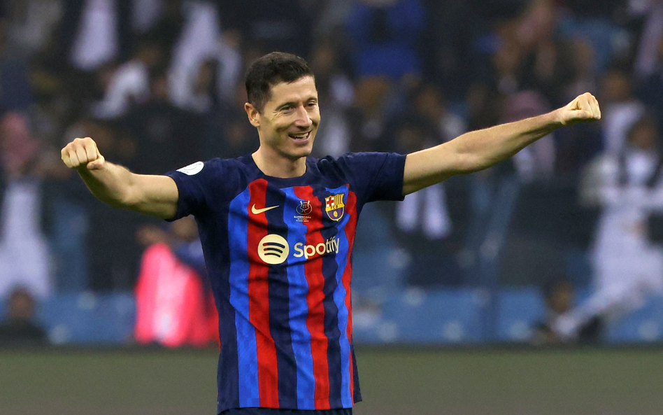 Robert Lewandowski z pierwszym trofeum i golem w El Clasico