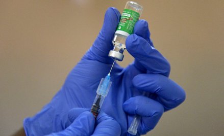 Szczepienia poza kolejnością. Dyrektor placówki odchodzi