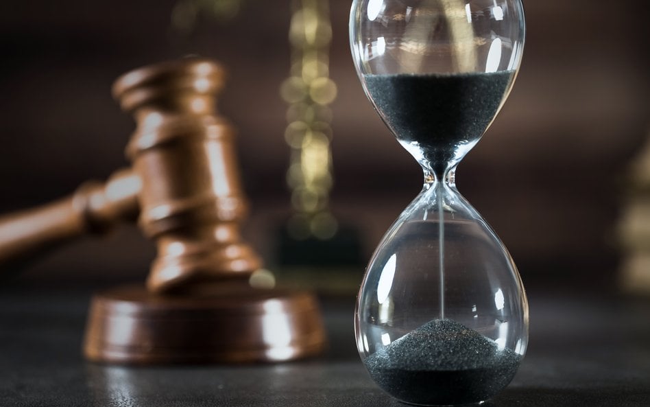 Sądy mogą procedować szybko, także po godzinie 15:30, a nawet w weekendy.