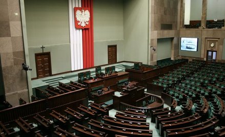 NSZZ „Solidarność” protestuje pod Sejmem przeciwko handlowej niedzieli