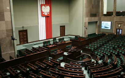 NSZZ „Solidarność” protestuje pod Sejmem przeciwko handlowej niedzieli
