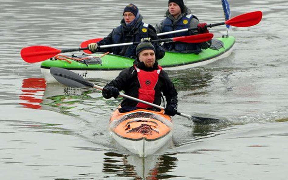 W zimowej wiślanej wyprawie płyną dwa kajaki. Marek Kamiński już zaprasza na większy, letni rejs