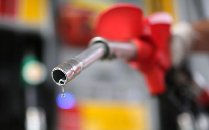 Rząd chce ciąć ceny paliw
