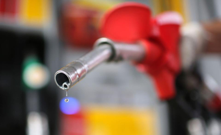 Rząd chce ciąć ceny paliw