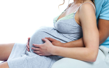 Wymóg testu na COVID przez porodem rodzinnym naruszył prawa pacjentów
