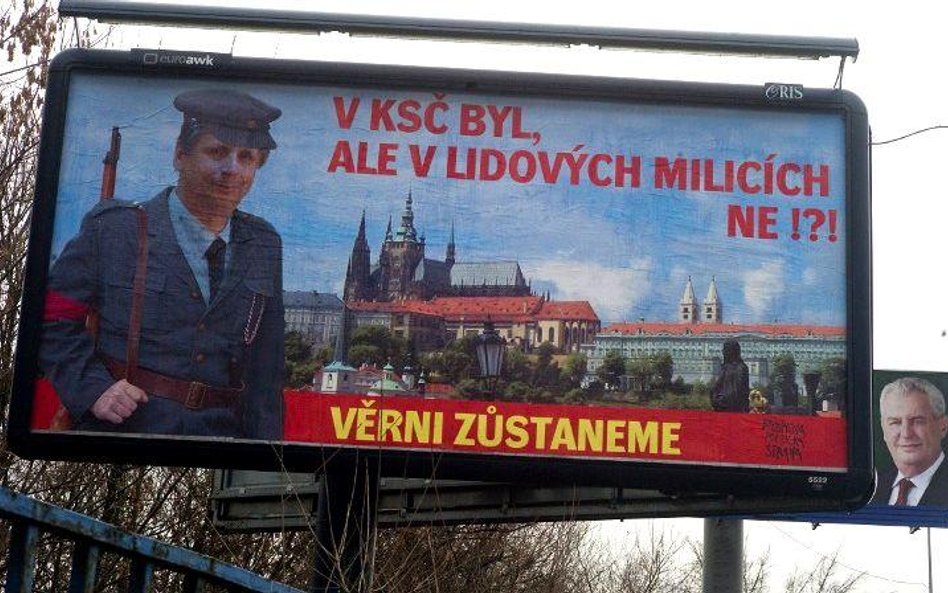 Bilboard ostrzegący przed głosowaniem na Jana Fischera, przypominający o jego przynależności do part