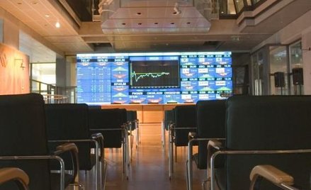 Czerwony finisz piątkowej sesji