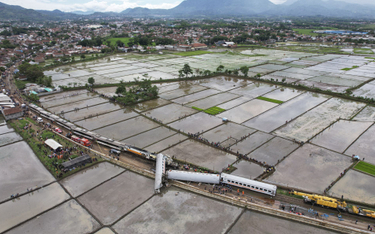 Pociągi zderzyły się w pobliżu stolicy prowincji Jawa Zachodnia