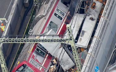 Japonia: Pociąg zderzył się z ciężarówką