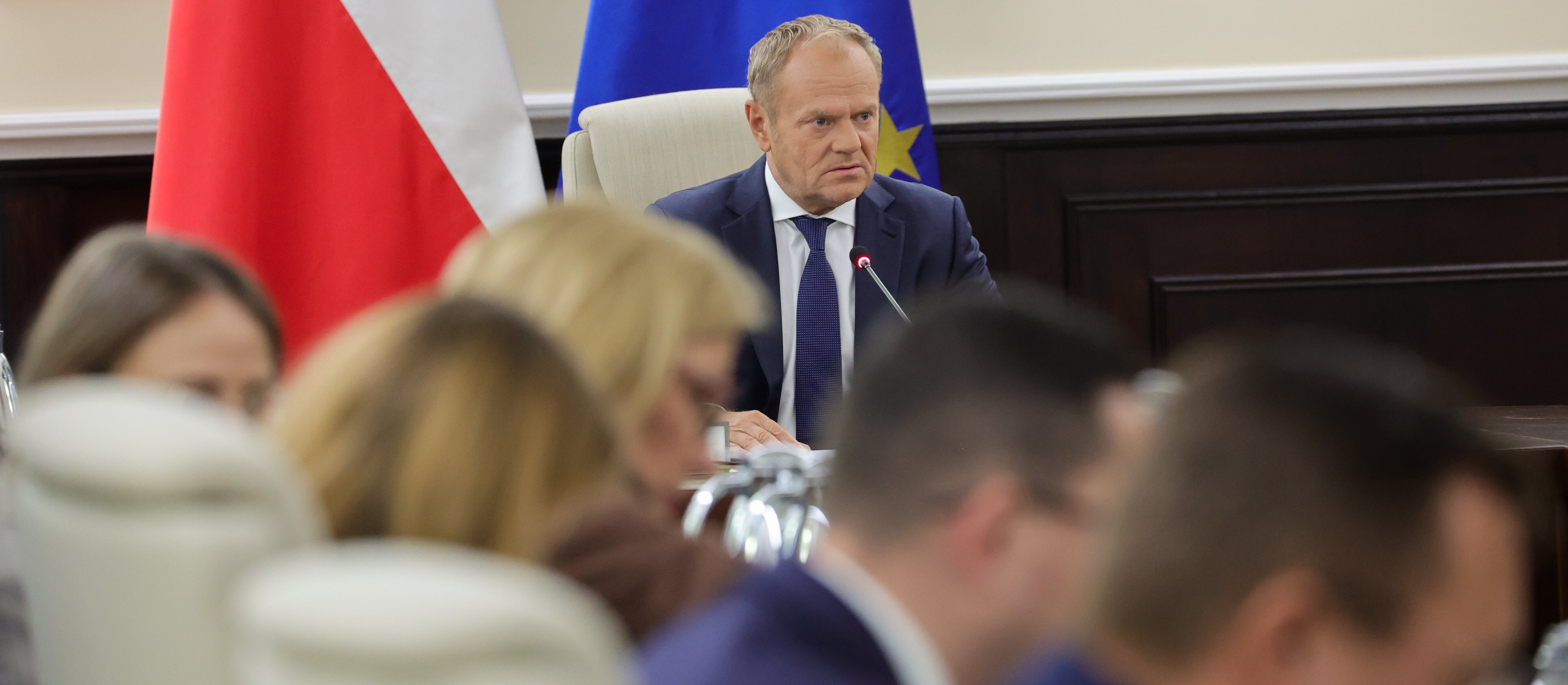 Rosnący dług i deficyt. Jak Polacy oceniają rząd Tuska na tle Morawieckiego?