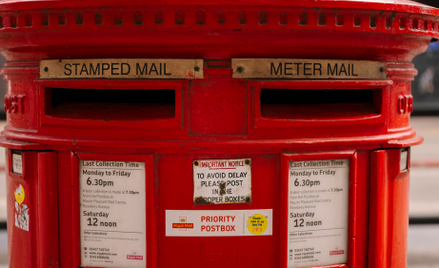 Sprzedaż spółki macierzystej Royal Mail czeskiemu miliarderowi została zatwierdzona przez brytyjski 