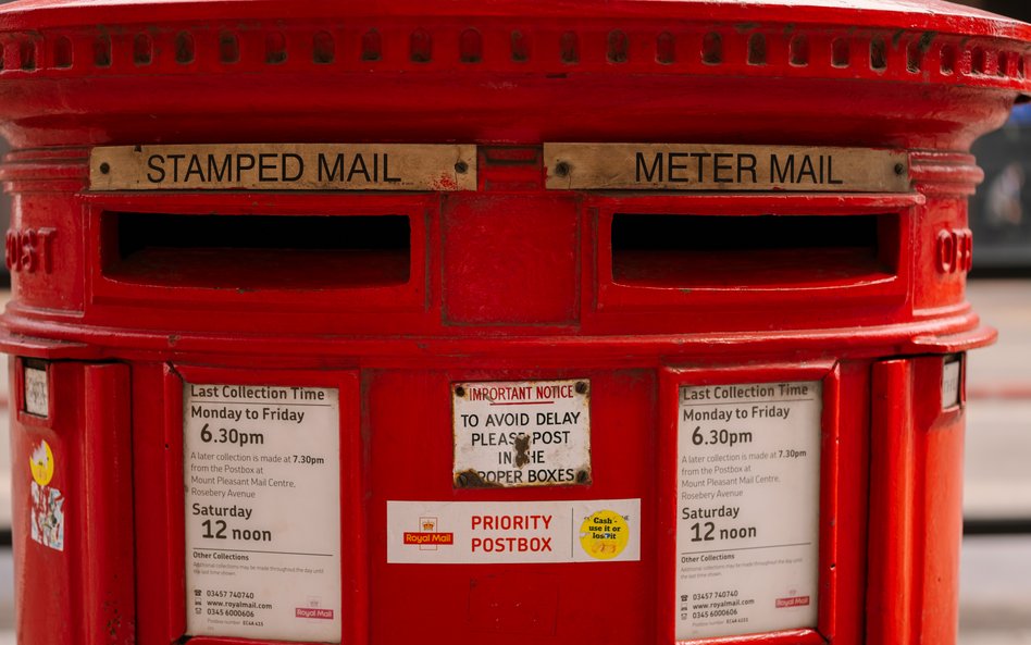 Sprzedaż spółki macierzystej Royal Mail czeskiemu miliarderowi została zatwierdzona przez brytyjski 