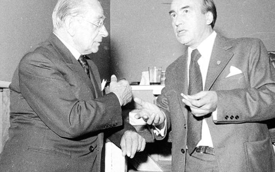 Mieczysław Fogg i Wiesław Michnikowski w kuluarach Sali Kongresowej w Warszawie podczas koncertu poś