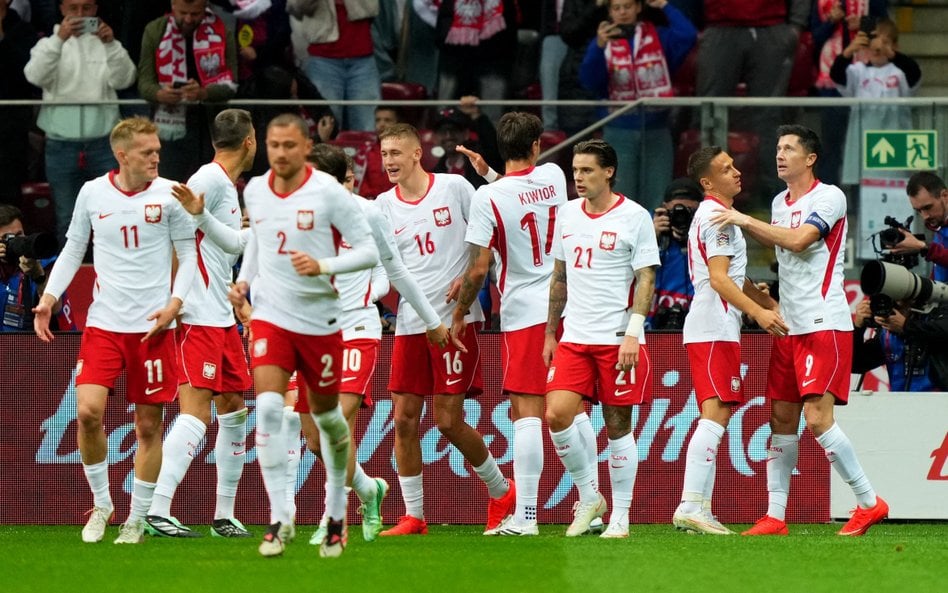 W meczu Ligi Narodów reprezentacja Polski pokonała Rumunię 6:0. Trzy gole zdobył Robert Lewandowski