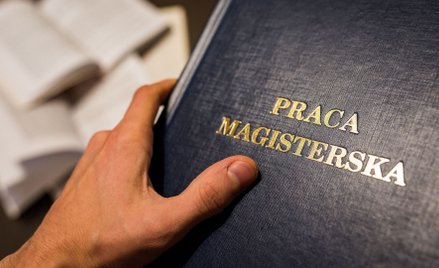 Radca prawny i informatyk z zarzutami prokuratorskimi ws. prania pieniędzy za prace dyplomowe na zle