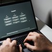 AI wpływa na poglądy polityczne. Ekspertki ostrzegają przed wpływem chatbotów