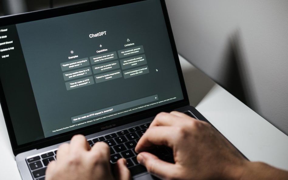 AI wpływa na poglądy polityczne. Ekspertki ostrzegają przed wpływem chatbotów