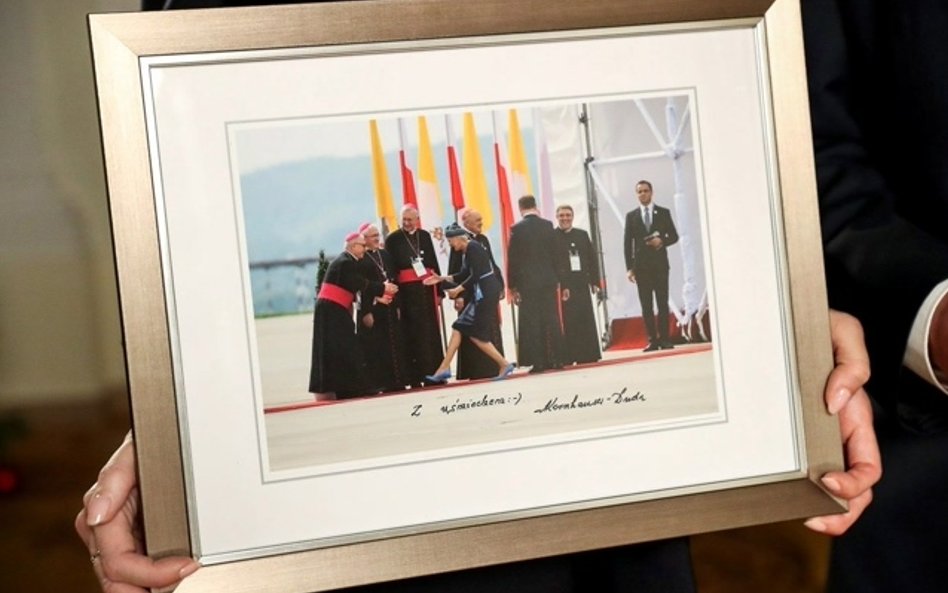 Wylicytowana kwota: 200 000 zł. Podpisane zdjęcie Pani Prezydentowej Agaty Kornhauser-Dudy, wykonane