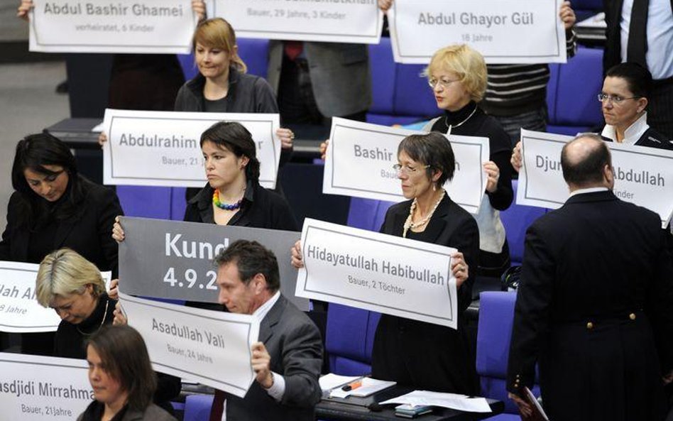 Lewica wyproszona z sali obrad parlamentu