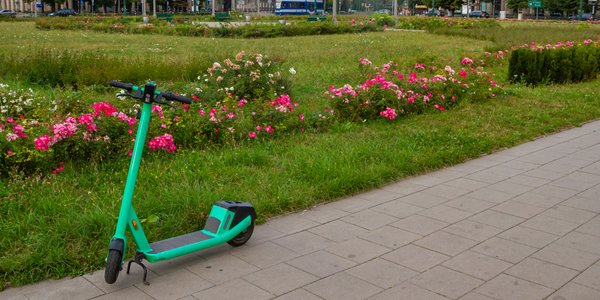 Nowe przepisy dla małoletnich użytkowników hulajnóg elektrycznych już obowiązują