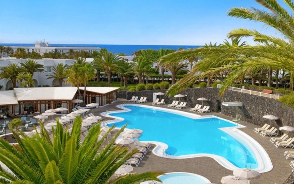 Upragniony spokój i miłe, świąteczne chwile możemy spędzić także w Hiszpanii na wyspie Lanzarote. Ty