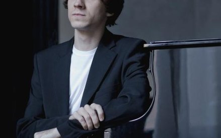 Rafał Blechacz ur. w 1985 r., karierę rozpoczął w 2005 r. po zwycięstwie w Konkursie Chopinowskim. P