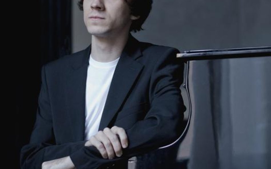 Rafał Blechacz ur. w 1985 r., karierę rozpoczął w 2005 r. po zwycięstwie w Konkursie Chopinowskim. P