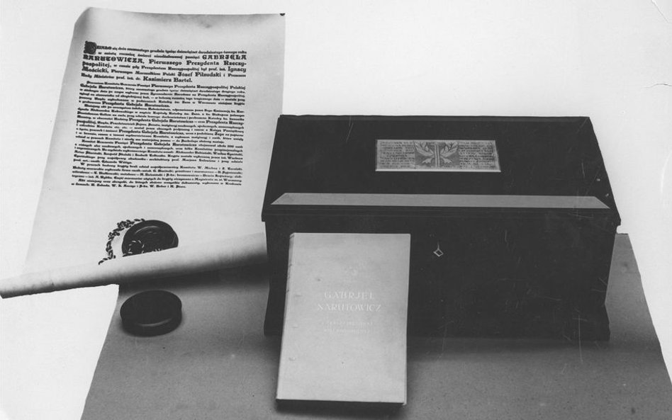 grudzień 1928r. Szósta rocznica śmierci prezydenta RP Gabriela Narutowicza. Szkatułka zawierająca ks