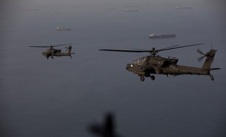 Śmigłowce Apache w rejonie cieśniny Ormuz