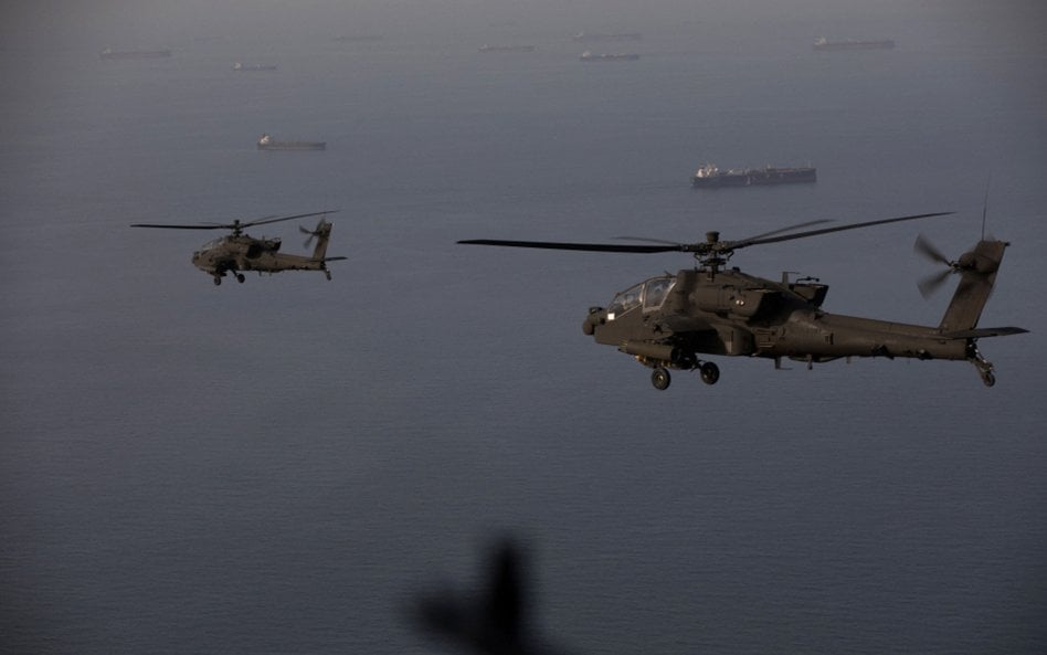Śmigłowce Apache w rejonie cieśniny Ormuz
