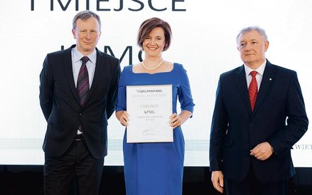 W imieniu KPMG dyplom odebrała Monika Bartoszewicz, partner i szef działu audytu ogólnego. Wyróżnien