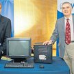 Ojcowie World Wide Web Tim Berners-Lee (z lewej) i Robert Cailliau przy archaicznym komputerze NeXT,