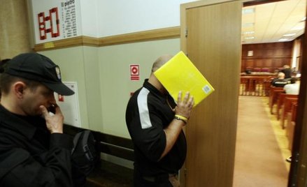 Prywatność oskarżonych pod większym nadzorem