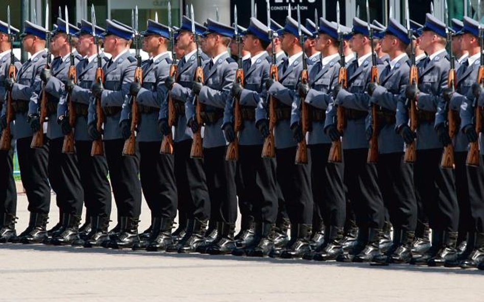 Staż jubileuszowy policjanta zwiększą studia