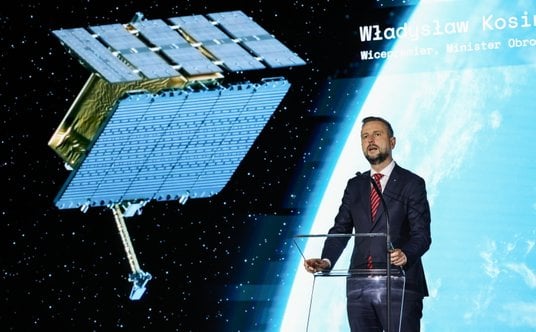 Wicepremier, szef MON Władysław Kosiniak-Kamysz na uroczystości przekazania przez firmę ICEYE Siłom 