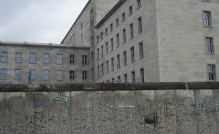 Finansowa zachęta do zawarcia długoterminowej umowy najmu nie podlega VAT