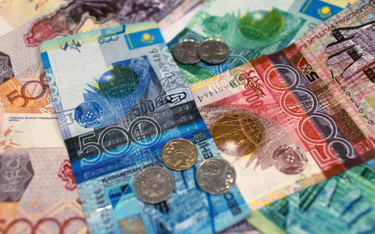 Kazachstan stracił kontrolę nad walutą