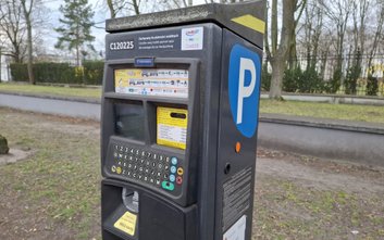 Skarga seniora do RPO. Nie mógł zapłacić gotówką w parkomacie - obciążono go dodatkową opłatą
