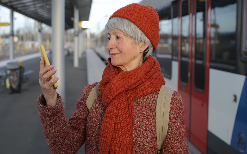 Pasażerowie powyżej 60. roku życia mogą skorzystać z oferty PKP "Bilet Seniora"