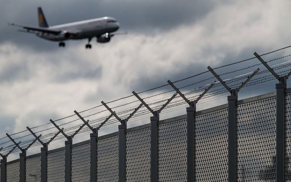 Incydent i ewakuacja na lotnisku w Glasgow. Alarm był fałszywy