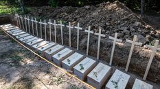 Pogrzeb ekshumowanych szczątków polskich ofiar rzezi wołyńskiej. W nocy z 12 na 13 lutego 1945 r. Uk