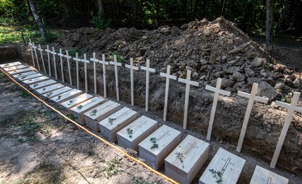Pogrzeb ekshumowanych szczątków polskich ofiar rzezi wołyńskiej. W nocy z 12 na 13 lutego 1945 r. Uk