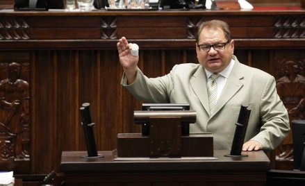 Kolejni posłowie za referendum