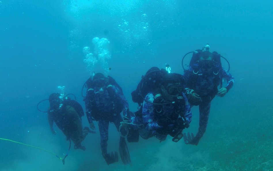 Nurkowie zespołu minerskiego Navy SEAL. Fot./US Navy.